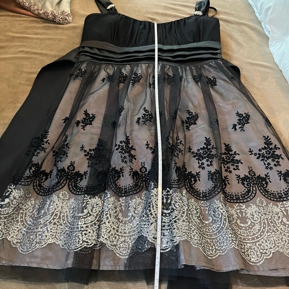 𝅺Gorgeous black knee length dress with sparkle design around the skirt. - Picture 6 of 7